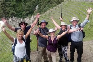 Happy tourists at wiñawayna inca site on the short inca trail to machu picchu